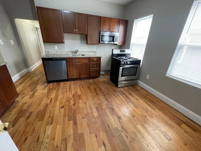 Building Photo - 46 Wildwood St