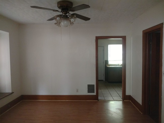 Building Photo - 288 Clay Ave