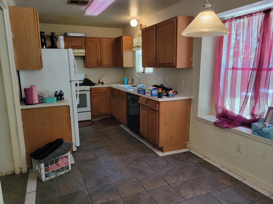 Building Photo - 8819 Roaring Point Dr