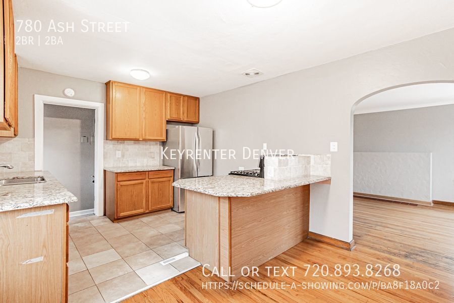 Primary Photo - Renovated 2 Bed 2 Bath Duplex with Finishe...