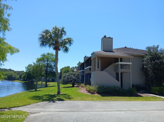 Building Photo - 10200 Belle Rive Blvd