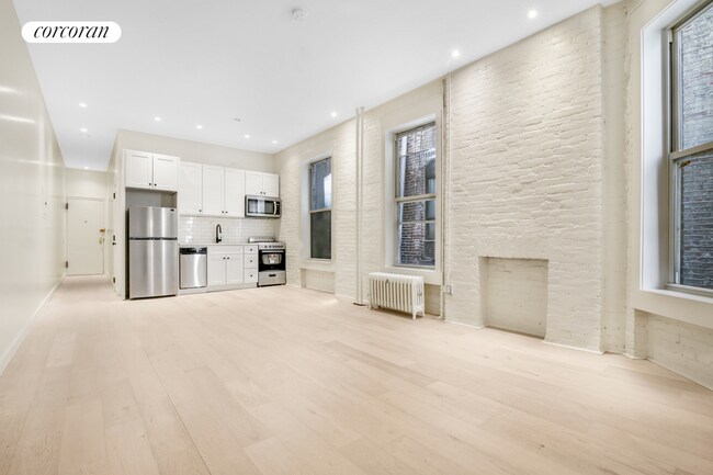 Building Photo - 153 W 80th St