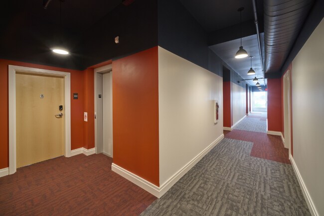 Foto del edificio - 550 New Holland Ave