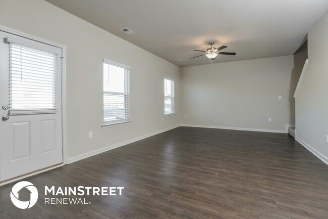 Building Photo - 555 Clover Cir