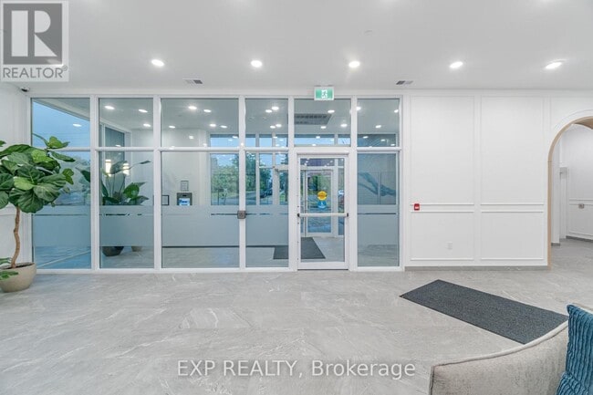 Photo du bâtiment - 71 Wyndham St S