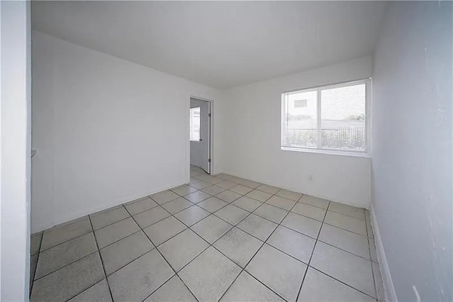 Building Photo - 1000 NW 95th Terrace