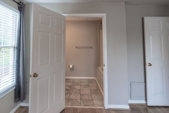 Building Photo - 689 Winding Stream Way