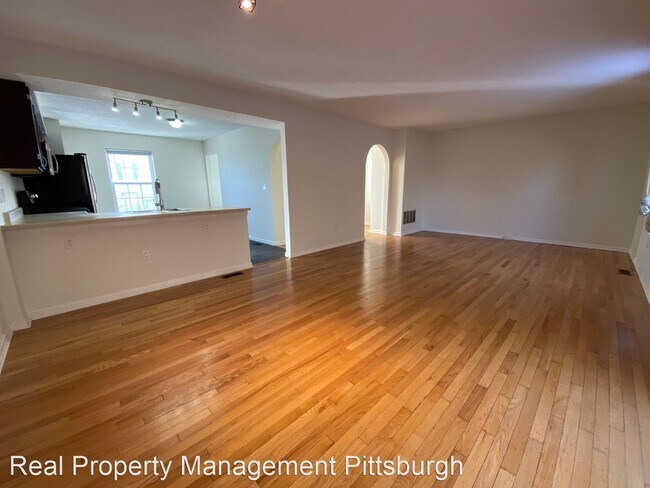 Building Photo - 3 br, 2.5 bath House - 105 Cathedral Court
