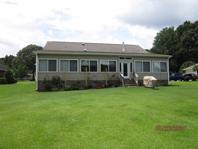 Building Photo - 108 Wood Lake Dr