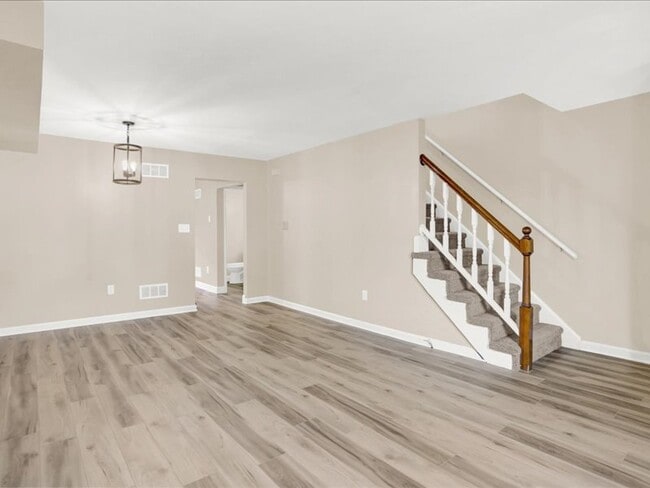 Building Photo - 809 Old Silver Spring Rd