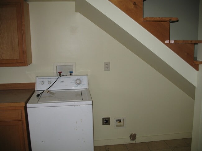 Building Photo - 1727 W Youngs Ditch Rd