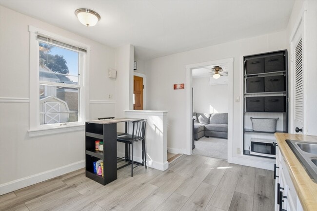 Building Photo - 7416 W Palatine Ave