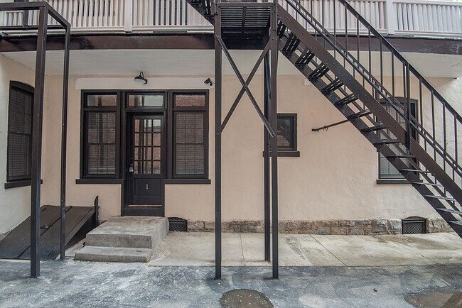 Foto del edificio - 323 N Mulberry St
