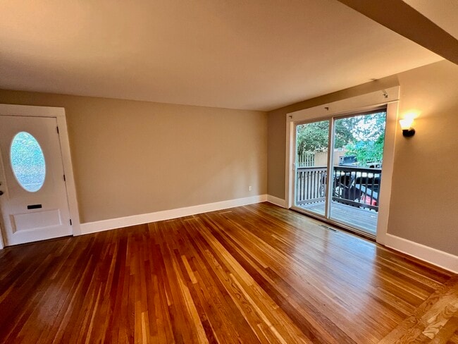 Building Photo - 51 Alger Ave