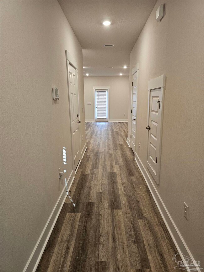 Foto del edificio - 9460 Nature Crk Ln