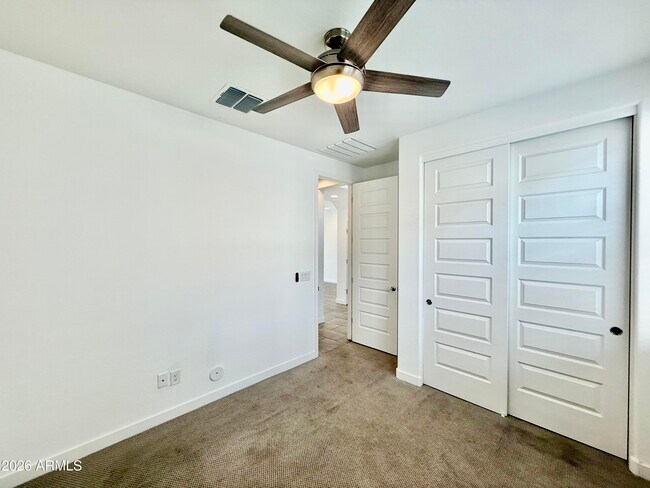 Foto del edificio - 9923 E Tillman Ave