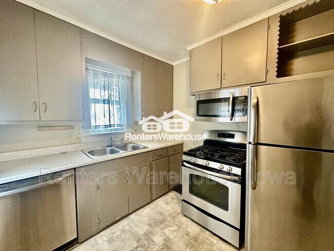 Building Photo - 749 33rd St