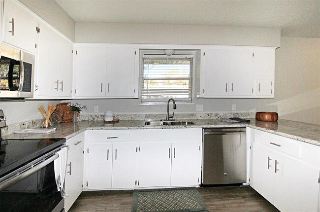 Building Photo - 8311 Wilmerdean St