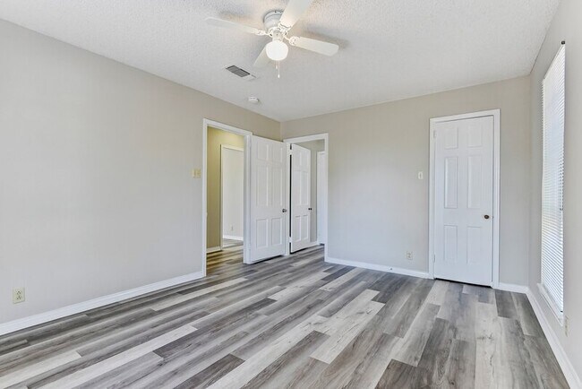 Foto del edificio - 306 Jenny Ln