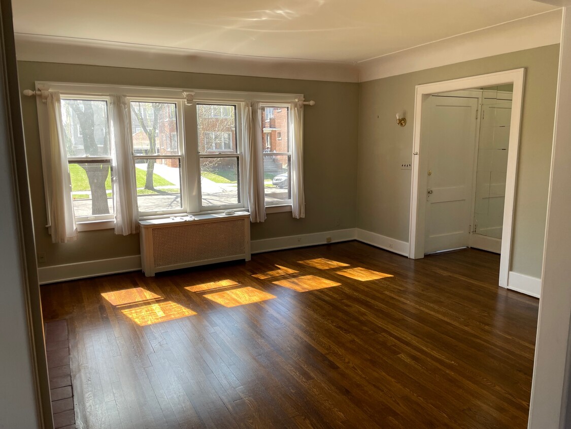 Living Room - 1044 Beaconsfield Ave