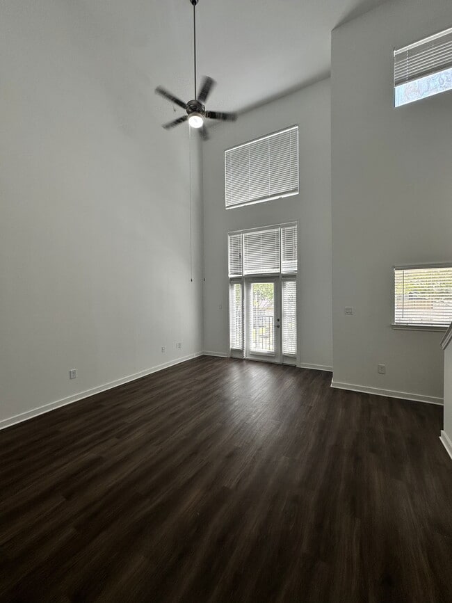 Foto del edificio - 6740 Davidson St