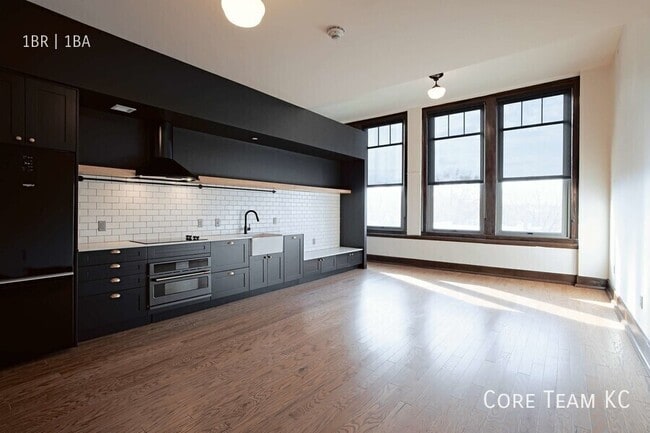 Building Photo - 310 E 39th St