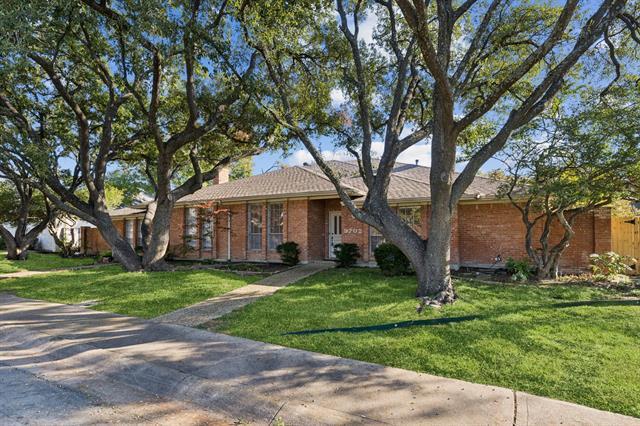 Foto del edificio - 9702 Summerhill Ln