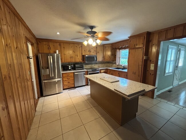 Building Photo - 726 Wisteria Dr