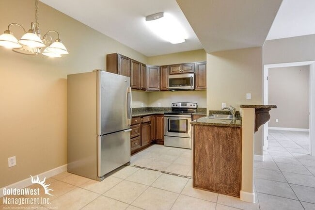Building Photo - Stunning 2Bdm 2Ba Condo in a Lovely Gated ...
