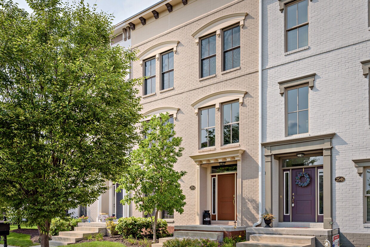 Foto principal - 2554 Congress St