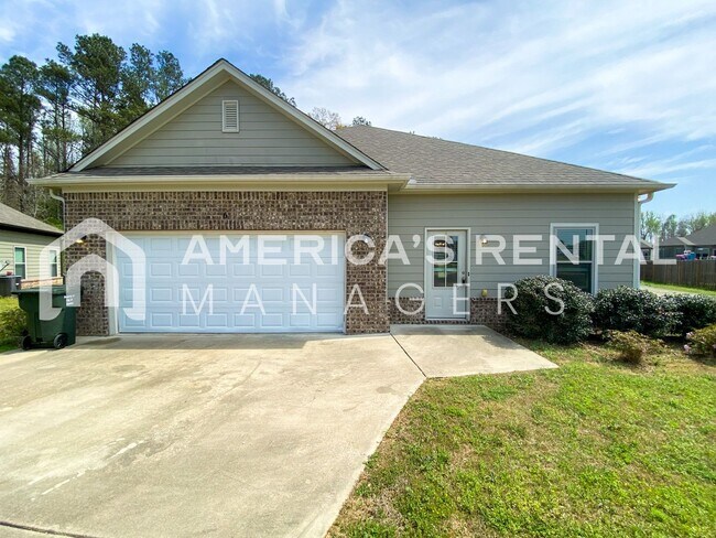 Building Photo - Home for Rent in Clanton, AL! Available to View Now!