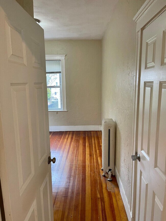Foto del edificio - 113-115 Fellsway West Unit 2