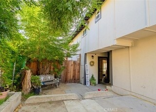 Foto del edificio - 17451 Bromley Ave