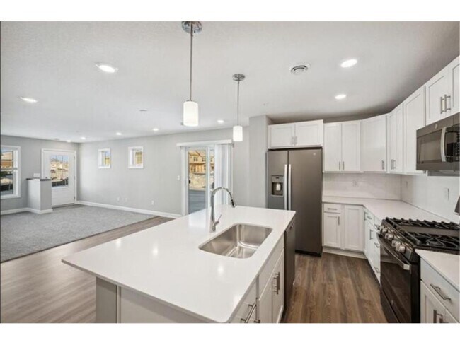 Building Photo - 10822 Glacier Ln N