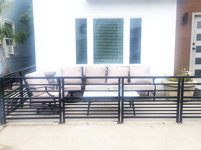 Building Photo - 211 13th St