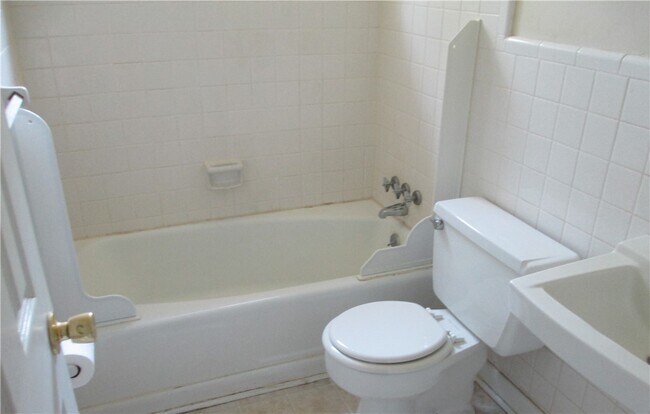 Foto del edificio - 216 Lacustrian Ln