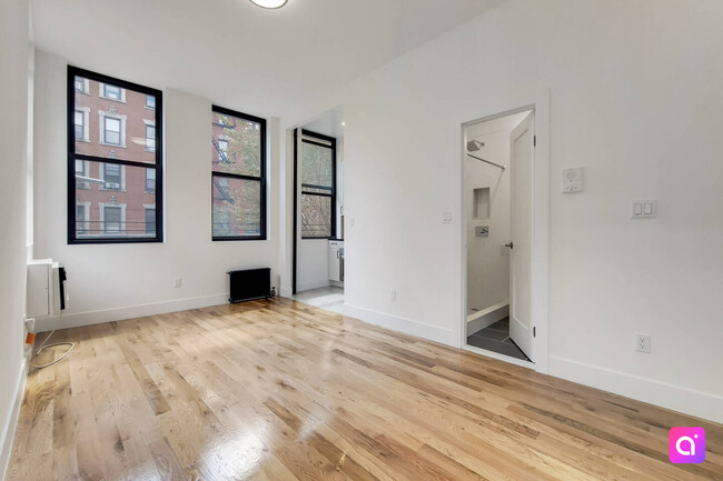 Foto del edificio - 37 1/2 Bedford St