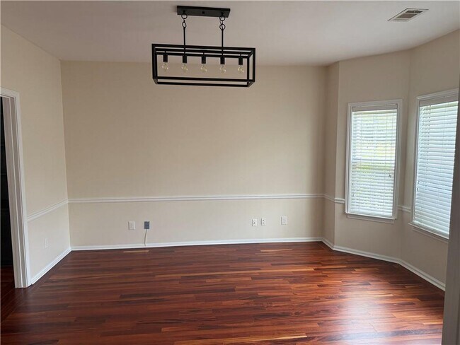 Building Photo - 6000 Carlow Ct SE
