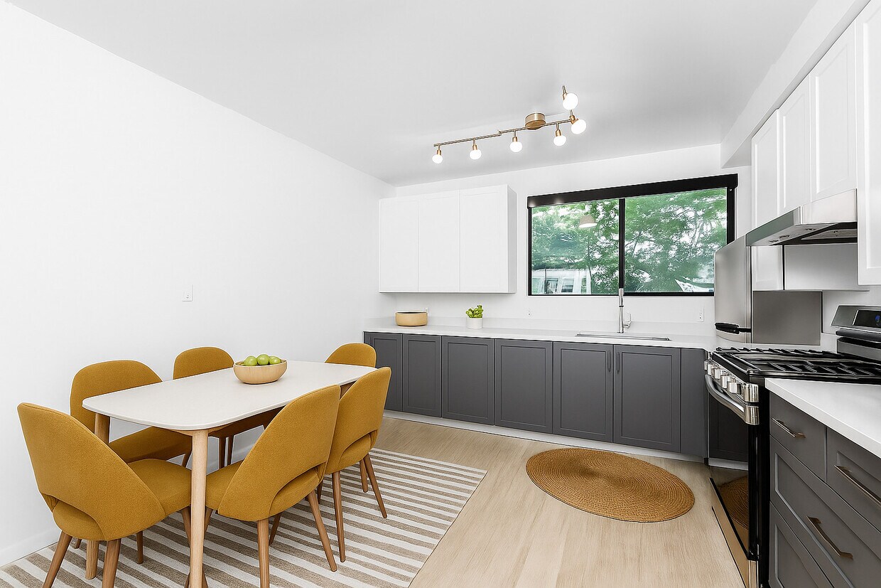 Foto principal - 2033 N Beachwood Drive