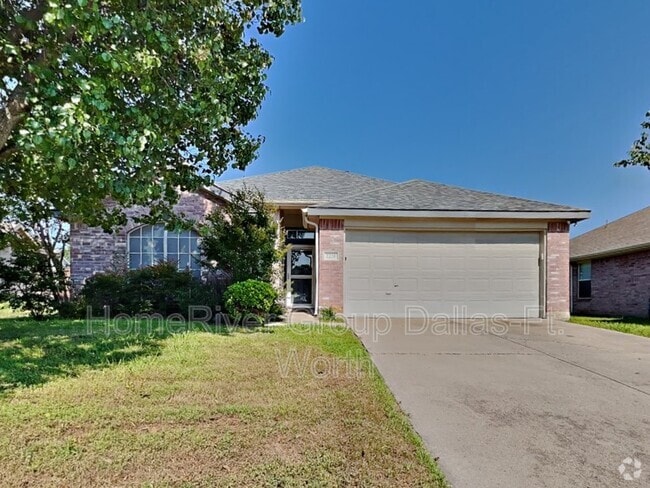 Building Photo - 2218 Spruce Cir