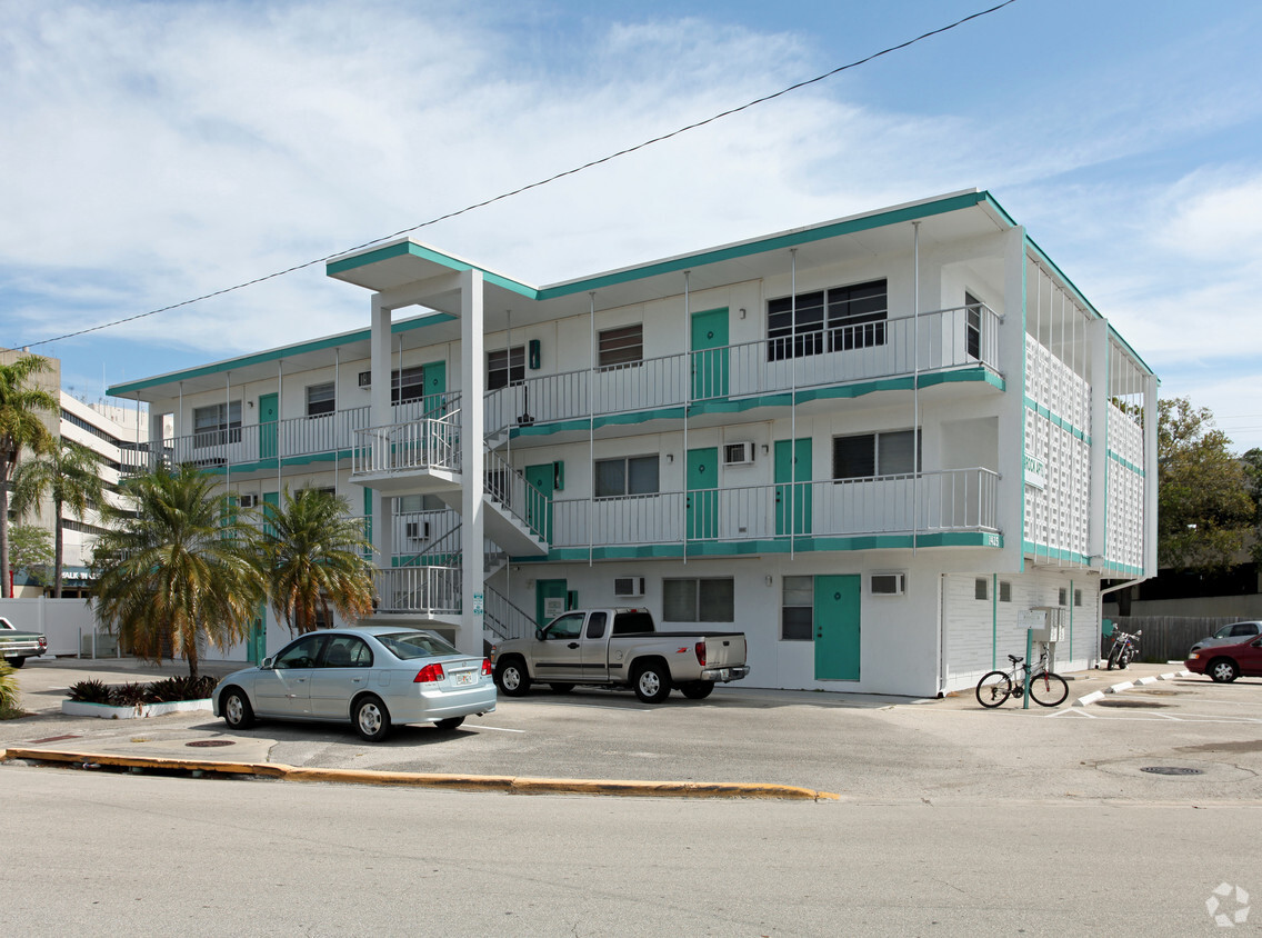 Primary Photo - Shamrock Apartments