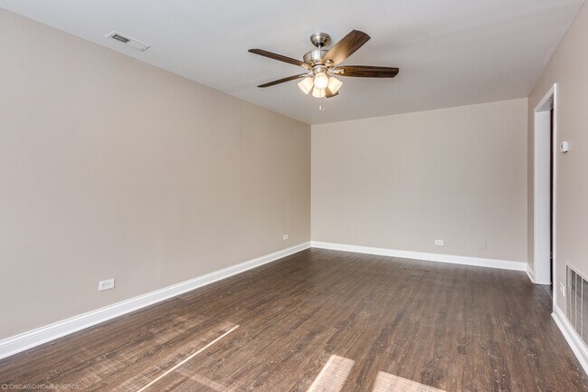 Foto del edificio - 8237 S Drexel Ave