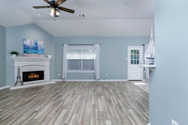 Building Photo - 28610 Hidden Cove Dr