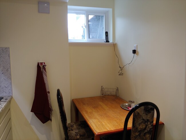 Building Photo - 17 King Georges Dr