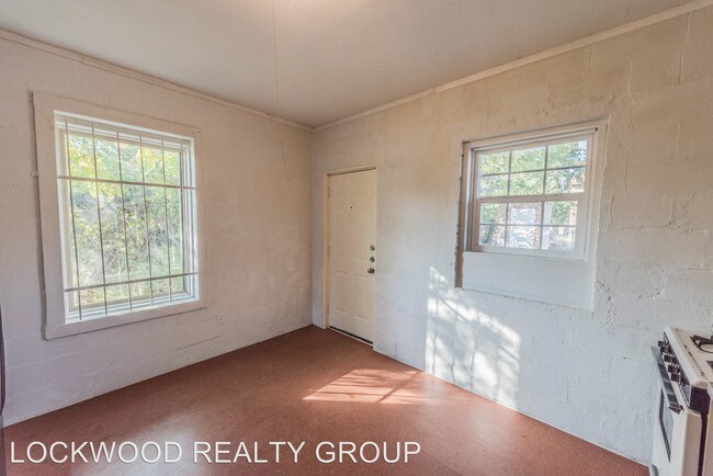 Building Photo - Studio, 1 bath House - 1005 EL PASO ST