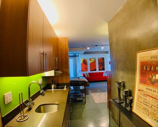Building Photo - VIRTUAL TOUR AVAILABLE for this FURNISHED ...