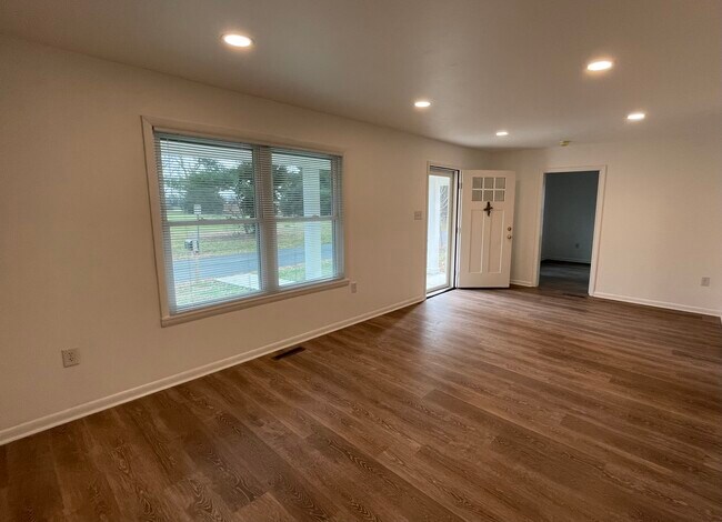 Foto del edificio - 5654 Poplar Ln