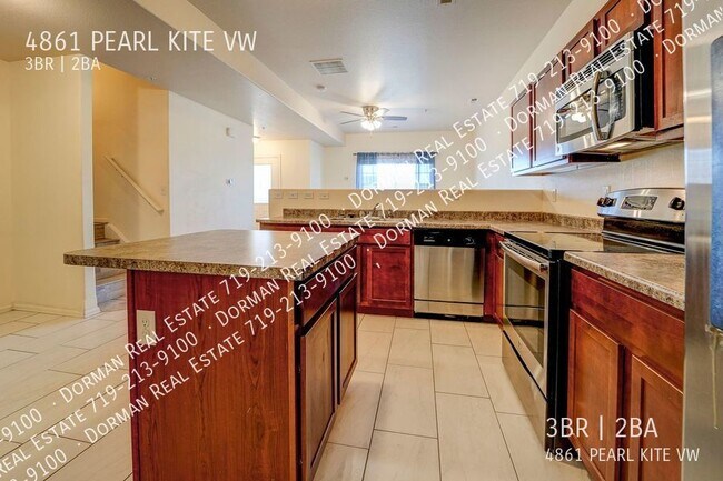 Building Photo - Townhome conveniently located