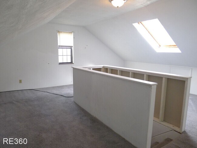 Building Photo - 3 br, 1 bath House - 29 Welsh Way  South S...