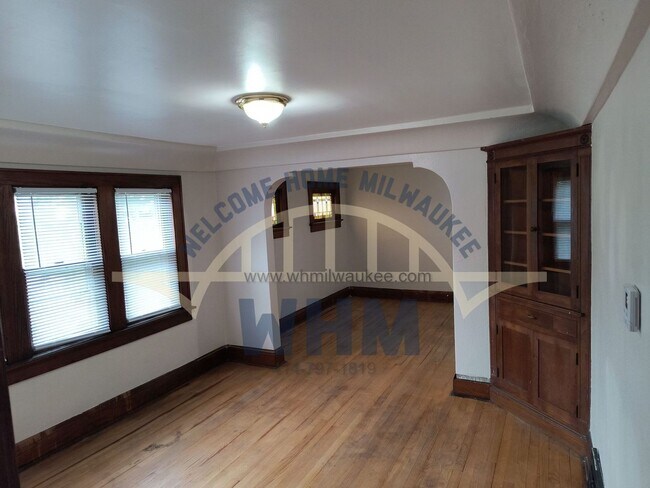 Building Photo - Looking for a 2 Bedroom 1 BathroomUnit nea...